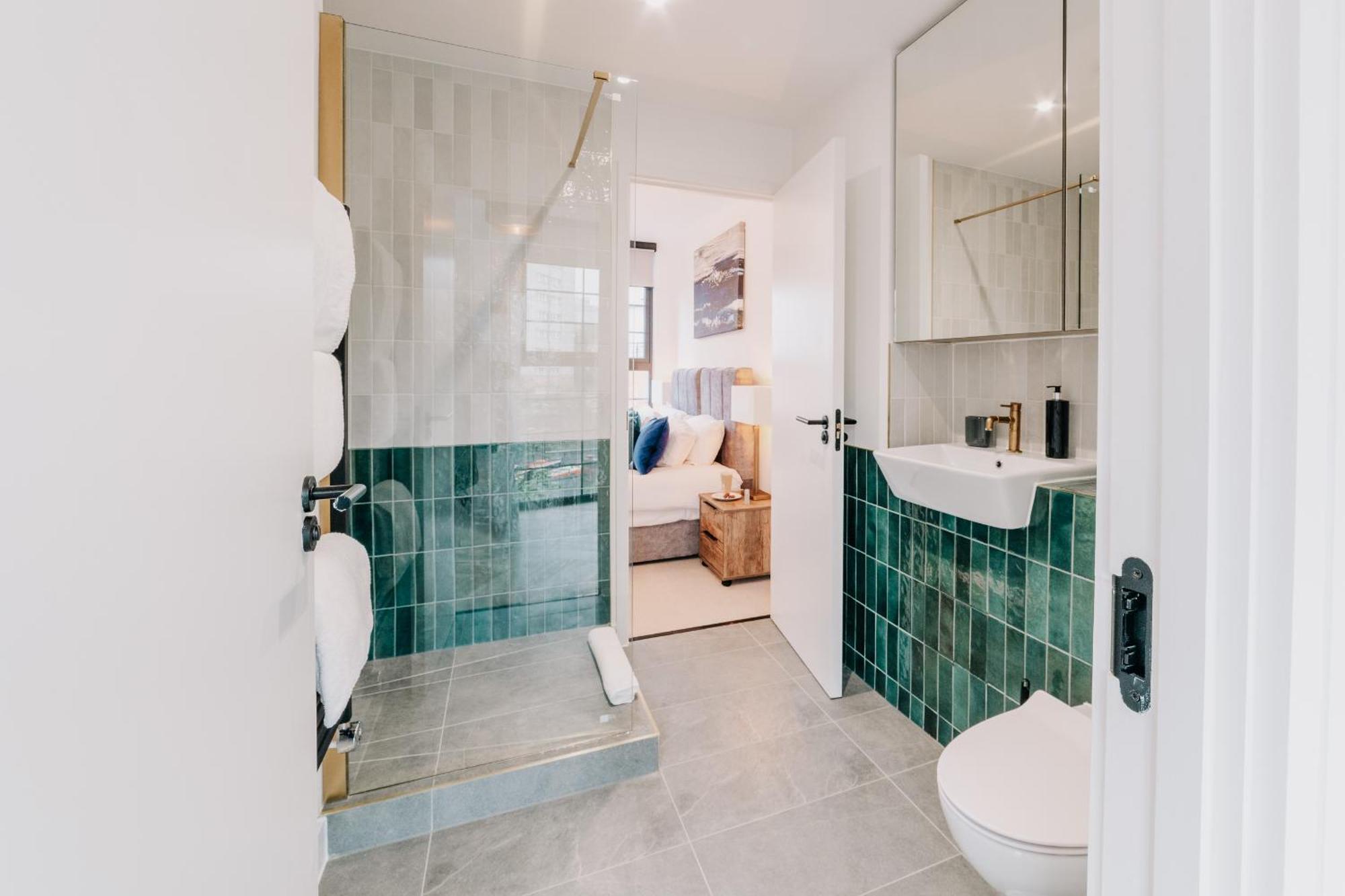 Luxury & Canal View Stylish Pad, Family, Contractors, Fast Wifi
