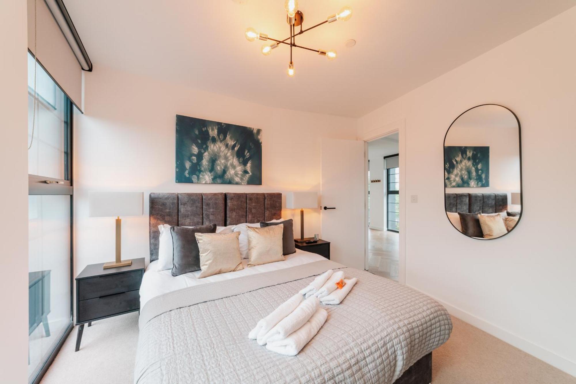 Luxury & Canal View Stylish Pad, Family, Contractors, Fast Wifi Apartamento