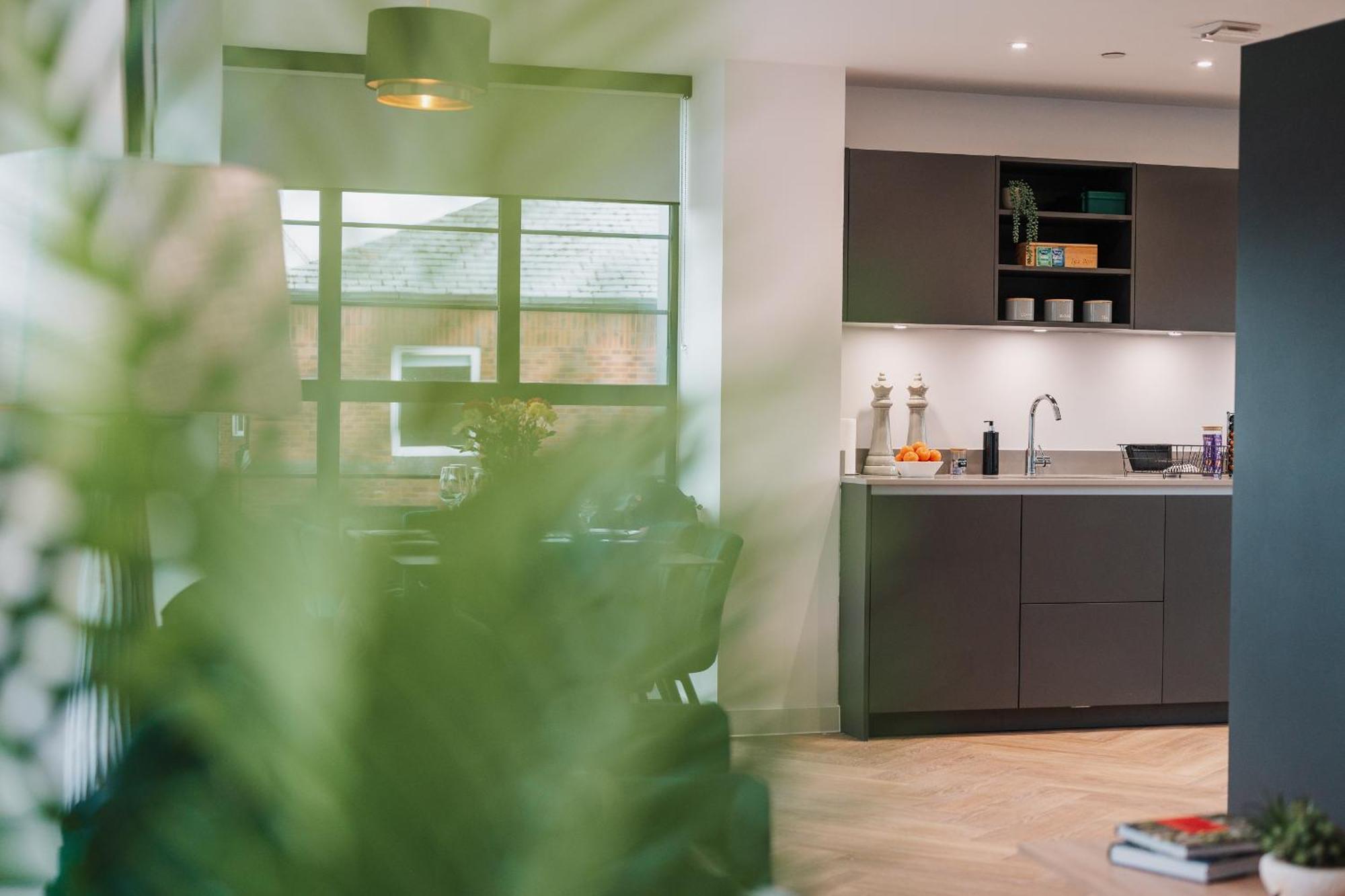 Luxury & Canal View Stylish Pad, Family, Contractors, Fast Wifi Apartamento *