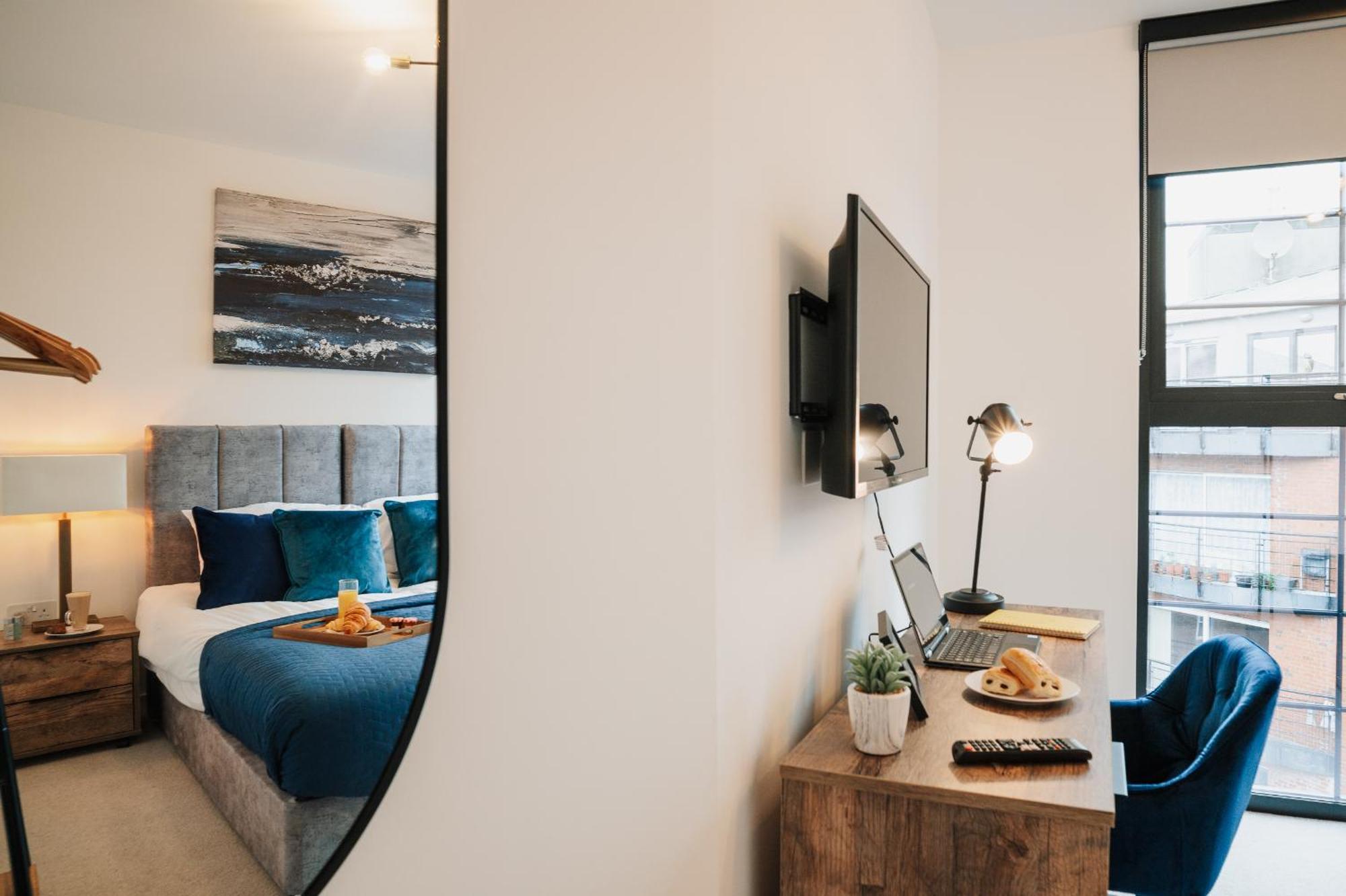 Luxury & Canal View Stylish Pad, Family, Contractors, Fast Wifi
