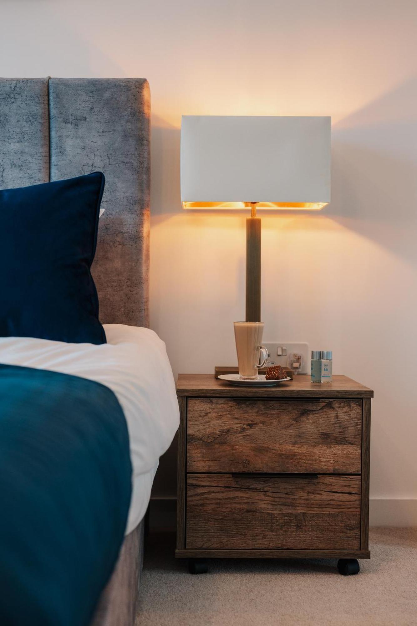 Luxury & Canal View Stylish Pad, Family, Contractors, Fast Wifi